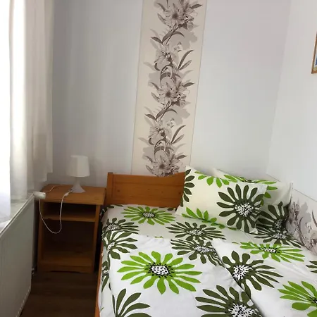 Hanga Apartment *